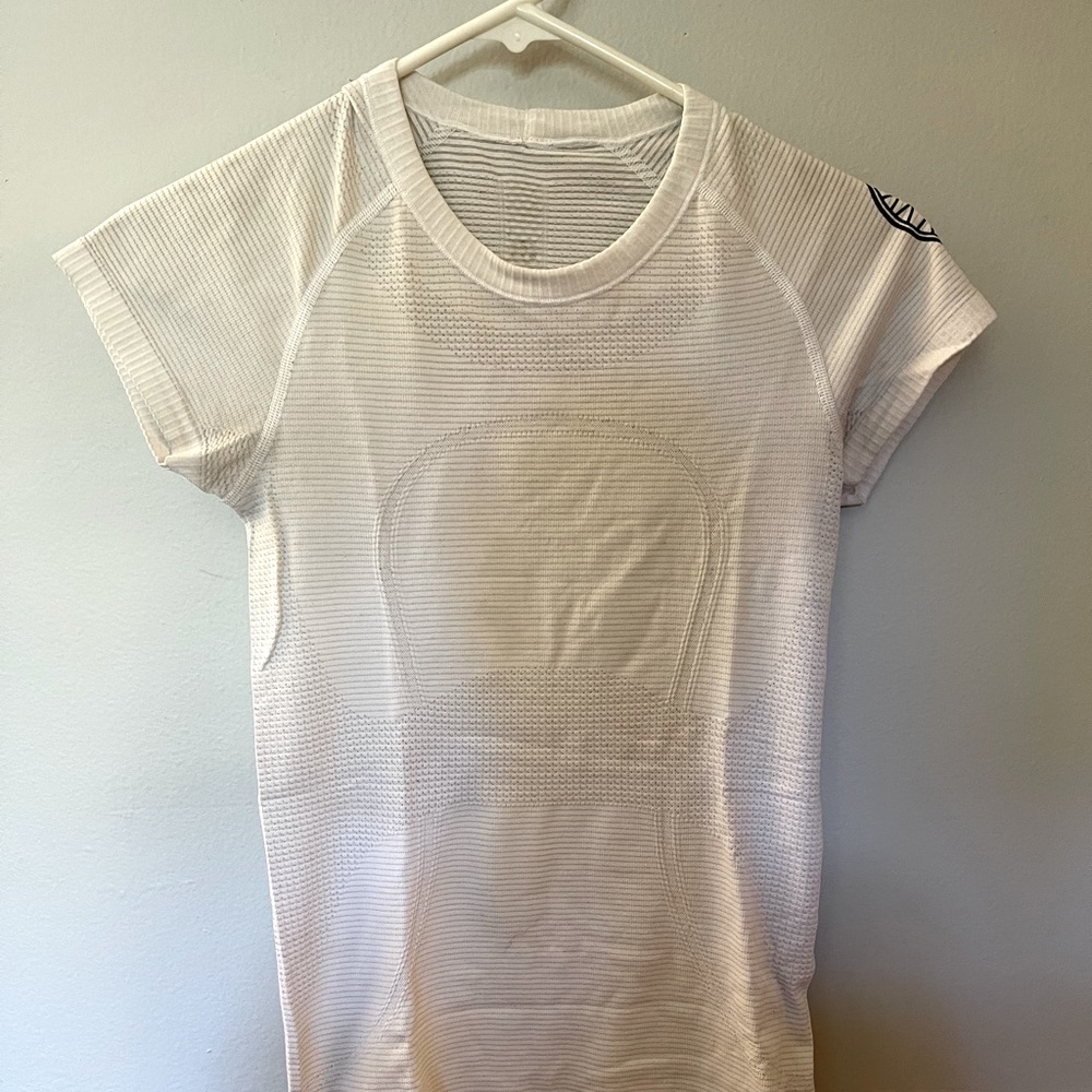 Lululemon swiftly tshirt